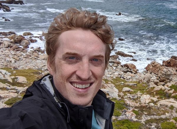 Jordan Hauer in front of the coast in Rooi Els, South Africa