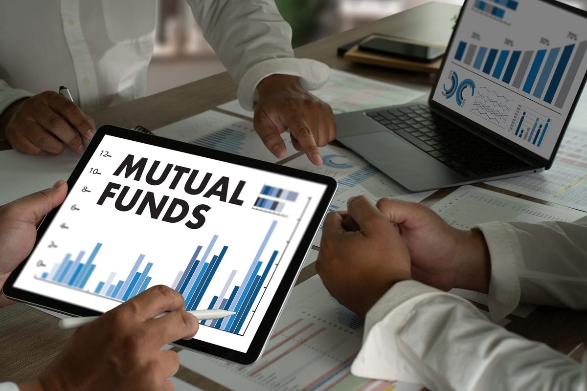 Open-End vs. Closed-End Mutual Funds: Understanding the Differences