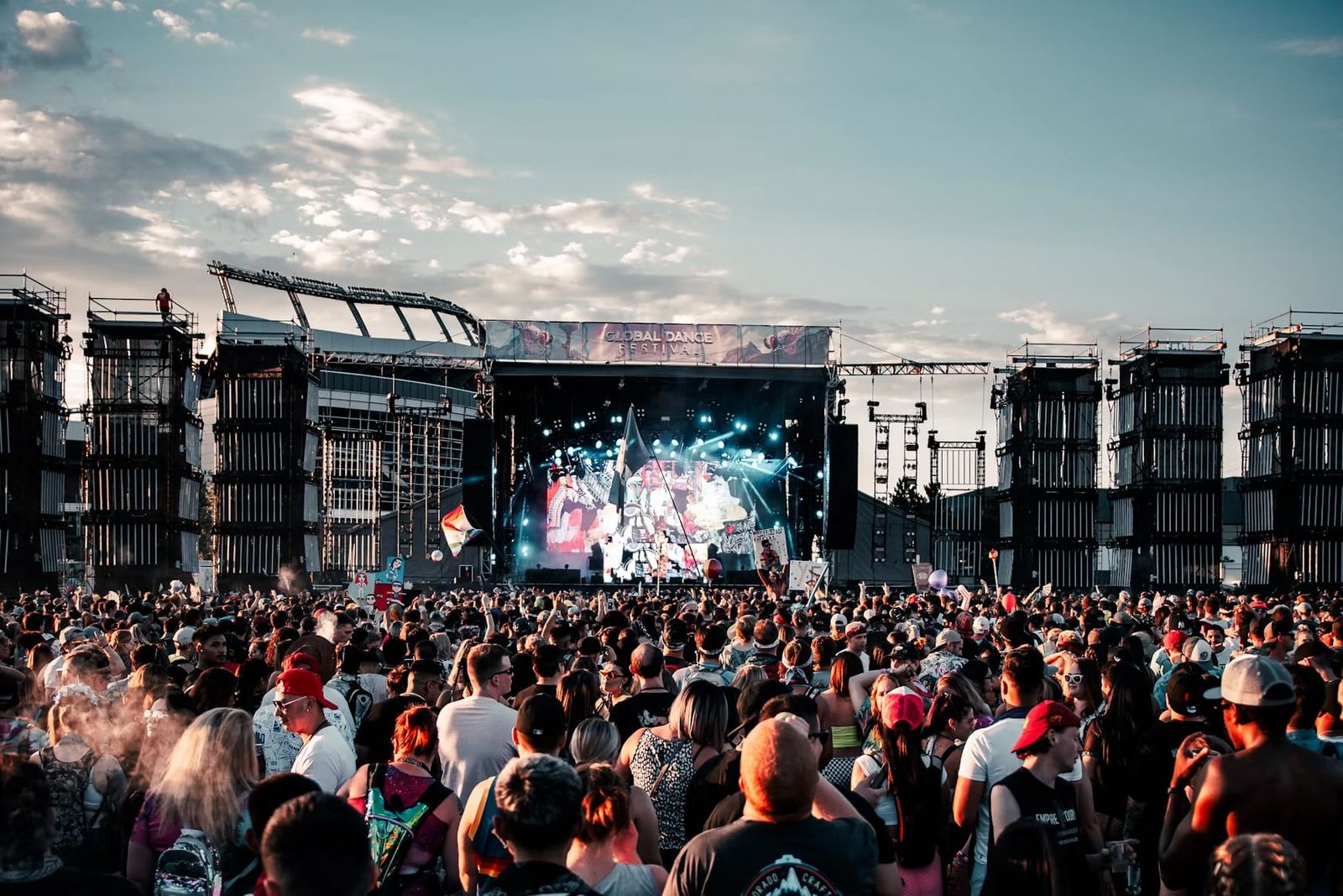 Da Beyoncé a Bad Bunny: il cambiamento climatico potrebbe cancellare i grandi concerti estivi | Fanpage