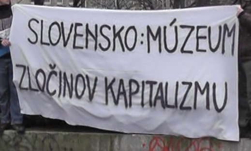 My, Komunisti-21 sa liečime z nesprávneho názoru, že ako produkt kapitalizmu, stupeň degenerácie spoločnosti na Slovensku dospel ku kapitalistickému štandardu