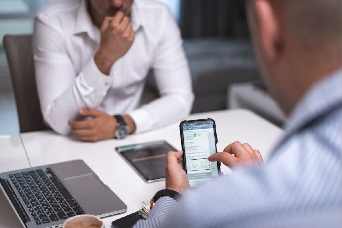 What the UAE’s WhatsApp Banking Ban Is Really Telling Business Owners