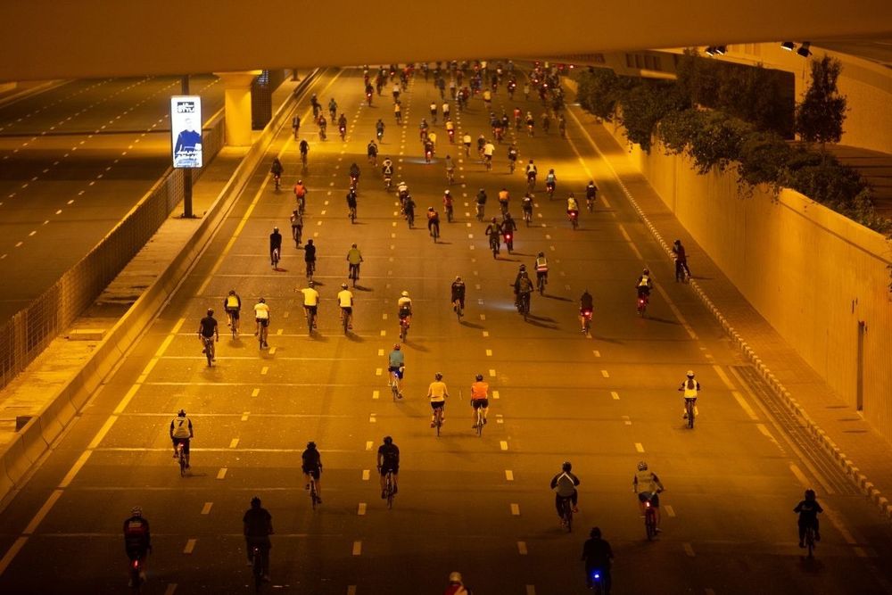 Hamdan Bin Mohammed joins more than 20,000 cyclists in the first Dubai Ride event on Sheikh Zayed Road