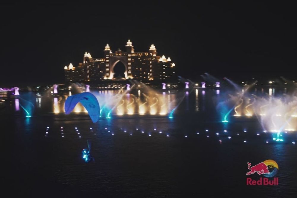 Watch as Horacio Llorens & Rafael Goberna defy gravity, & aim for the sky over the world’s largest fountain