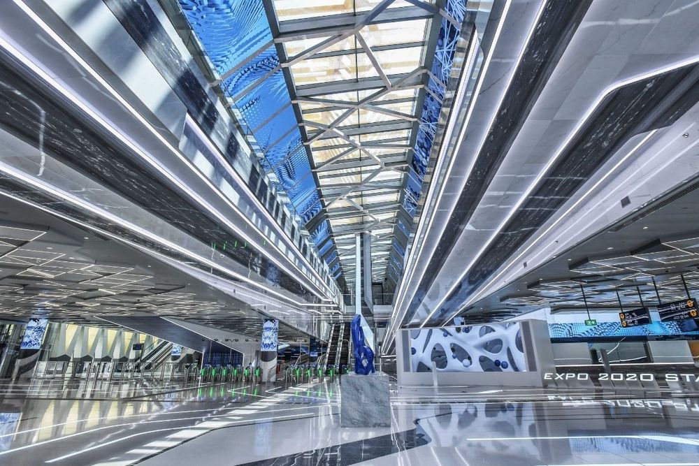 RTA, Hypermedia sign 10-year partnership agreement to manage the metro advertising