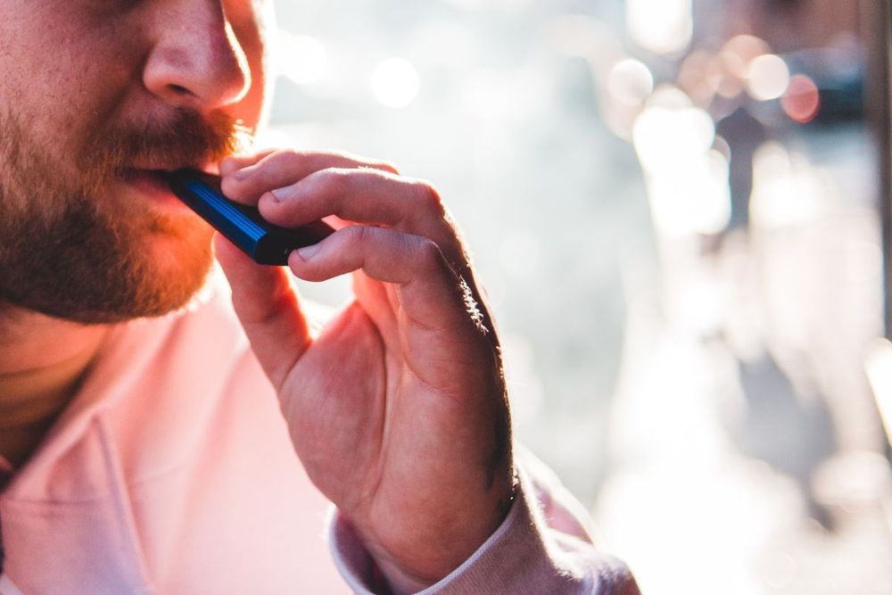 UAE Law: Smoking e-cigarettes prohibited in offices, closed spaces