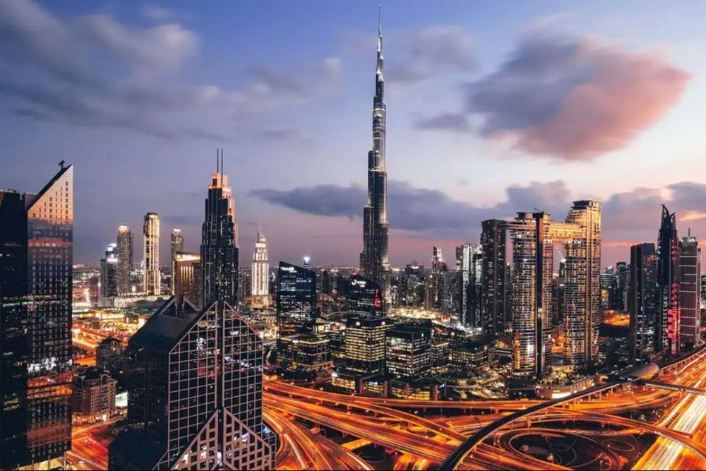 Can expats own land in Dubai?