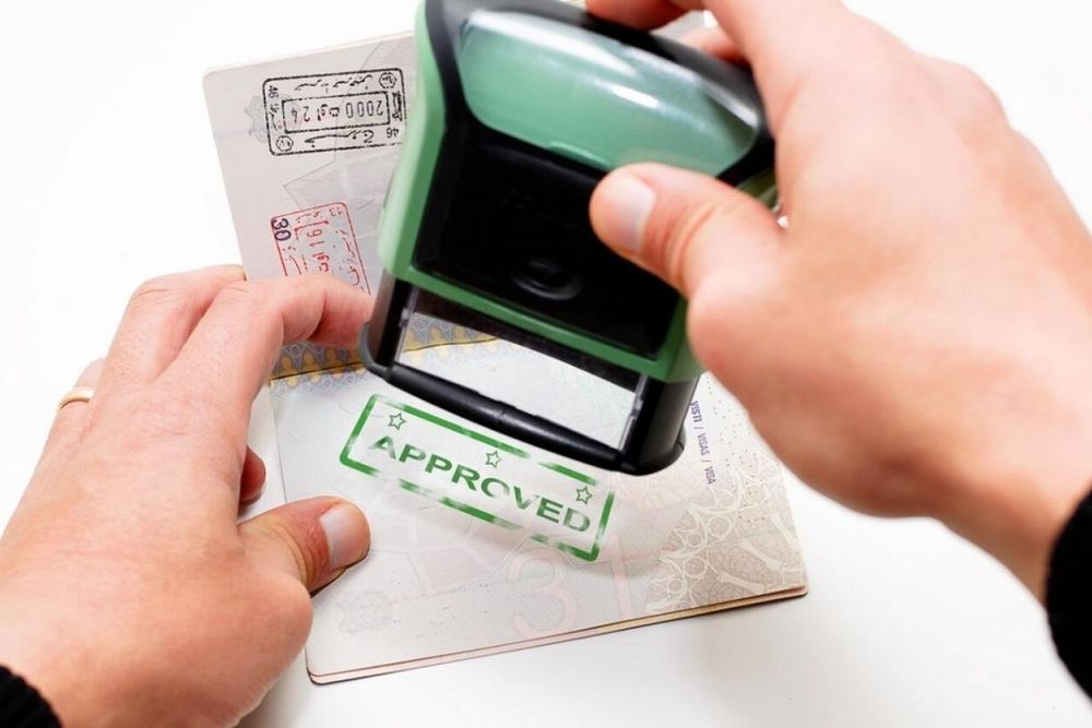 Can I look for a job in the UAE on a visit visa after the introduction of the Jobseeker Visa?