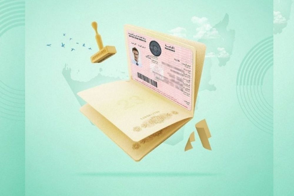 Is it mandatory for UAE Golden Visa holders to buy health insurance?