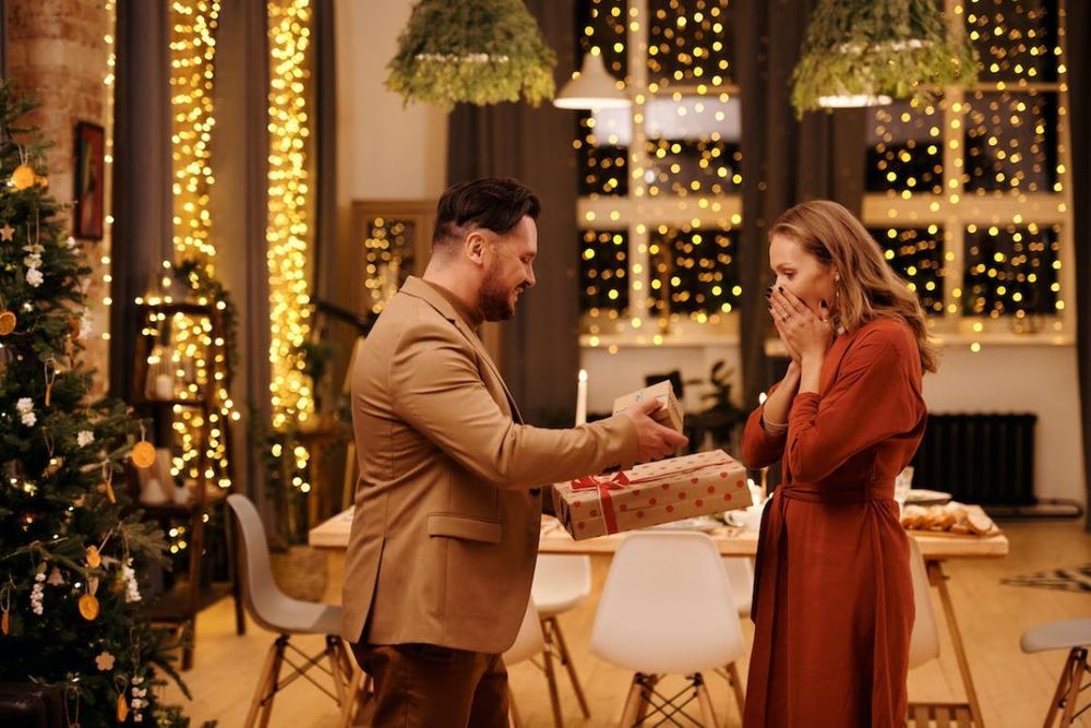 Surprise your soulmate with hampers from these Online Gift Stores in Dubai