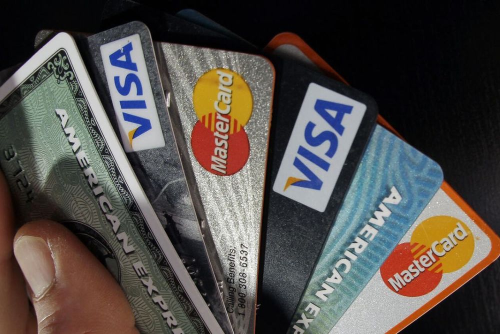 I pay the minimum amount on my credit card. Will it affect my credit score?