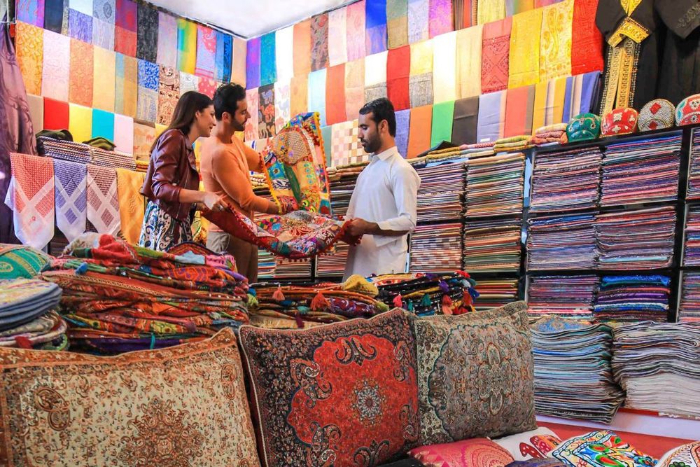 Dubai Textile Souk - A Guide to the Best Shopping Experience in the City