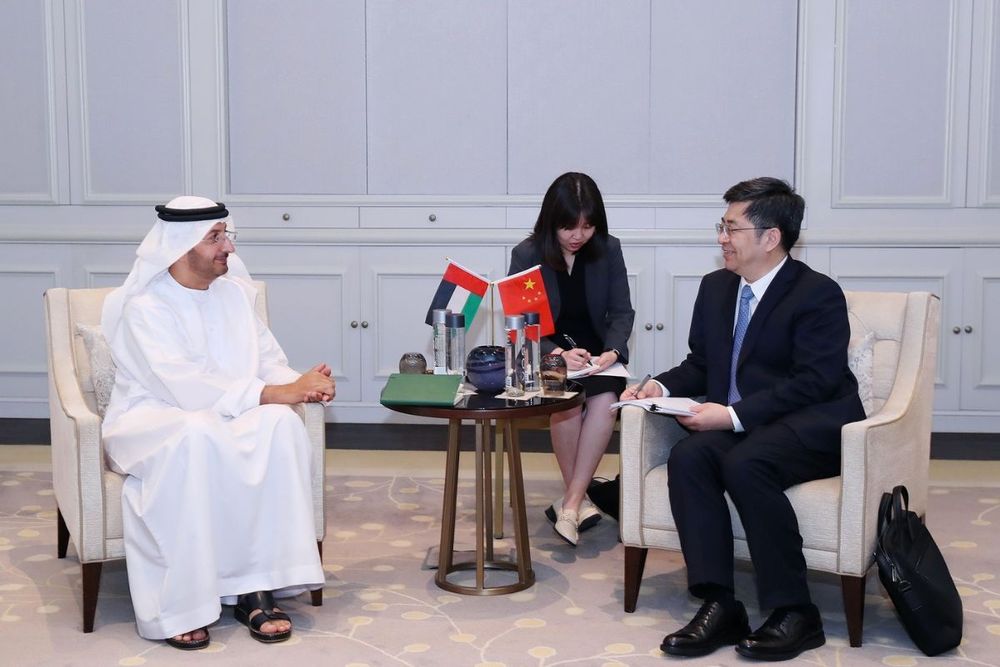 UAE, China review ways to strengthen their joint investment opportunities in emerging economic sectors