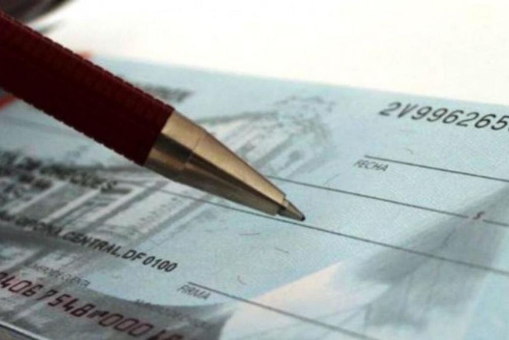 UAE: Can I ask the bank not to encash my cheque due to fund shortage?