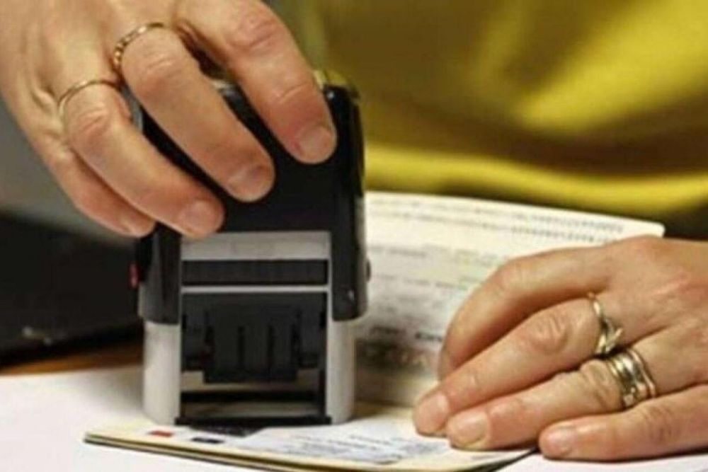 11 types of UAE visas that make it easier to visit, work & live in the country