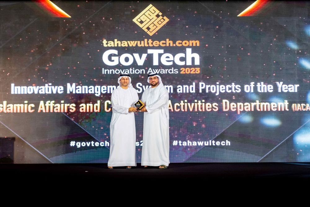 Dubai Islamic receives Innovative Management System Award from Moro company