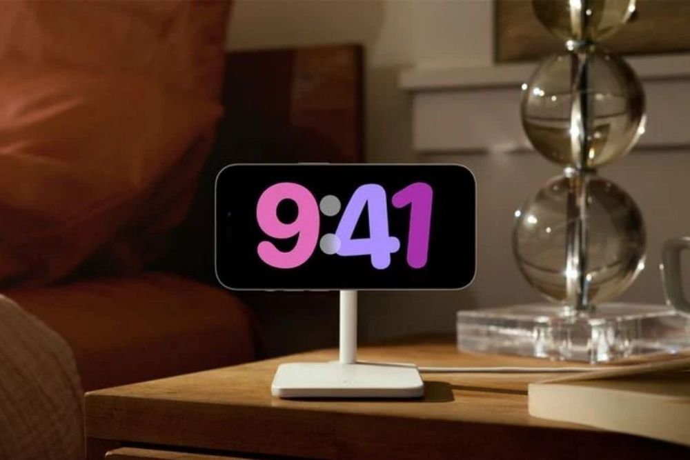 How to Use iPhone's New StandBy Mode in iOS 17