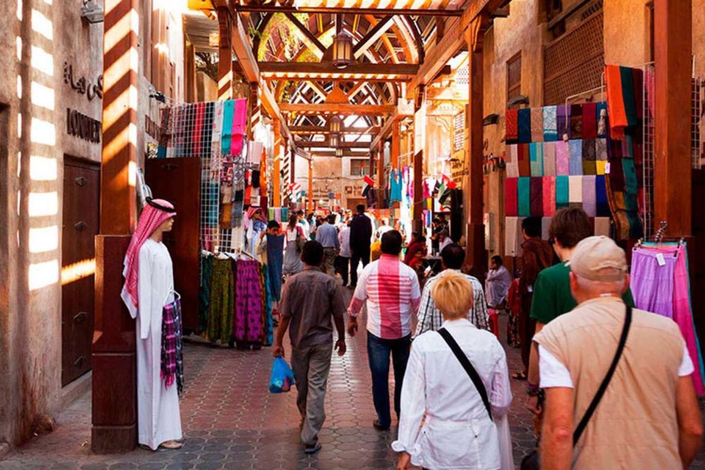 Best Things to Buy in Dubai: Lanterns, Spices & More