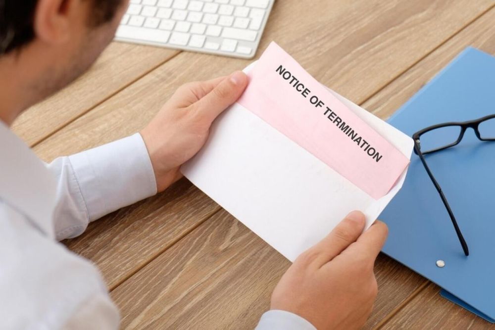 UAE: Can an employee ask for 3-month compensation in case of termination?