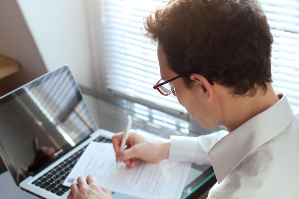 UAE: Can a company force an employee to join work after accepting job offer via email?