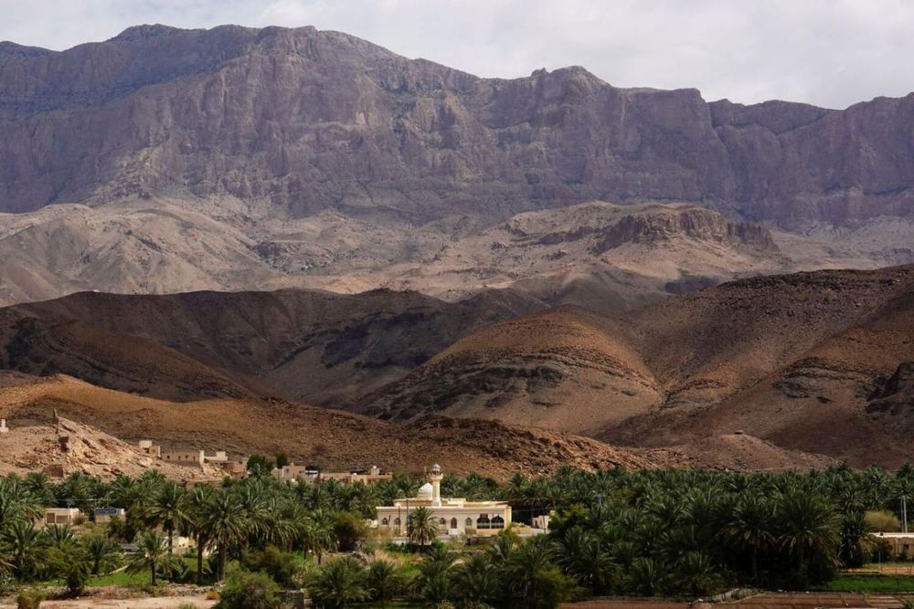 Oman suspends conversion of tourist entry permits to work visas