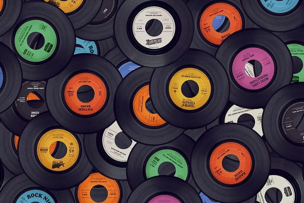 Echoes & Soundwaves: Dubai's Best Vinyl Record Stores!