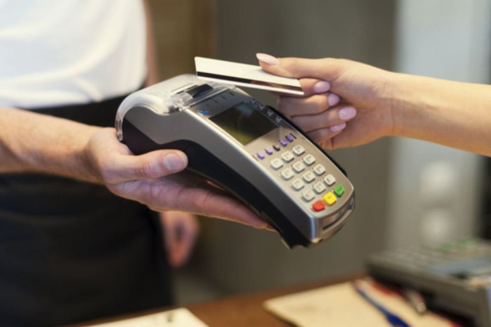 UAE Reports Remarkable 25% Surge in International Card Spending for 2023