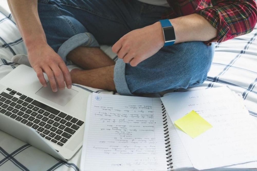 Dubai: Is Overtime Pay Available for Employees for Additional Work Completed Remotely?