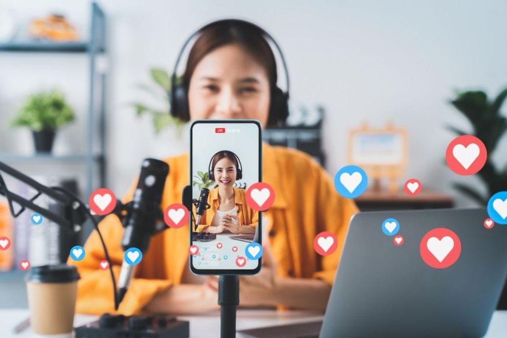 Up to Dh10,000: Abu Dhabi Imposes Fines on Unlicensed Social Media Influencers from July