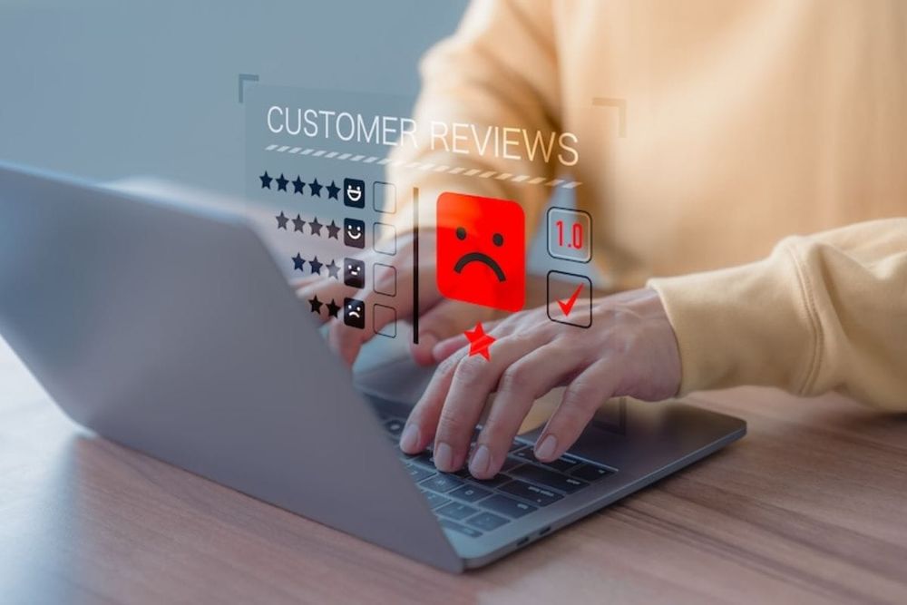 Up to 20,000 Fine: UAE Consumers Warned Against Defamatory Online Reviews