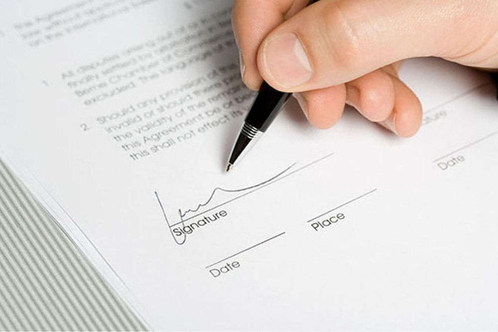 UAE: Are New Employees Entitled to Request Bonuses in Their Job Contracts?