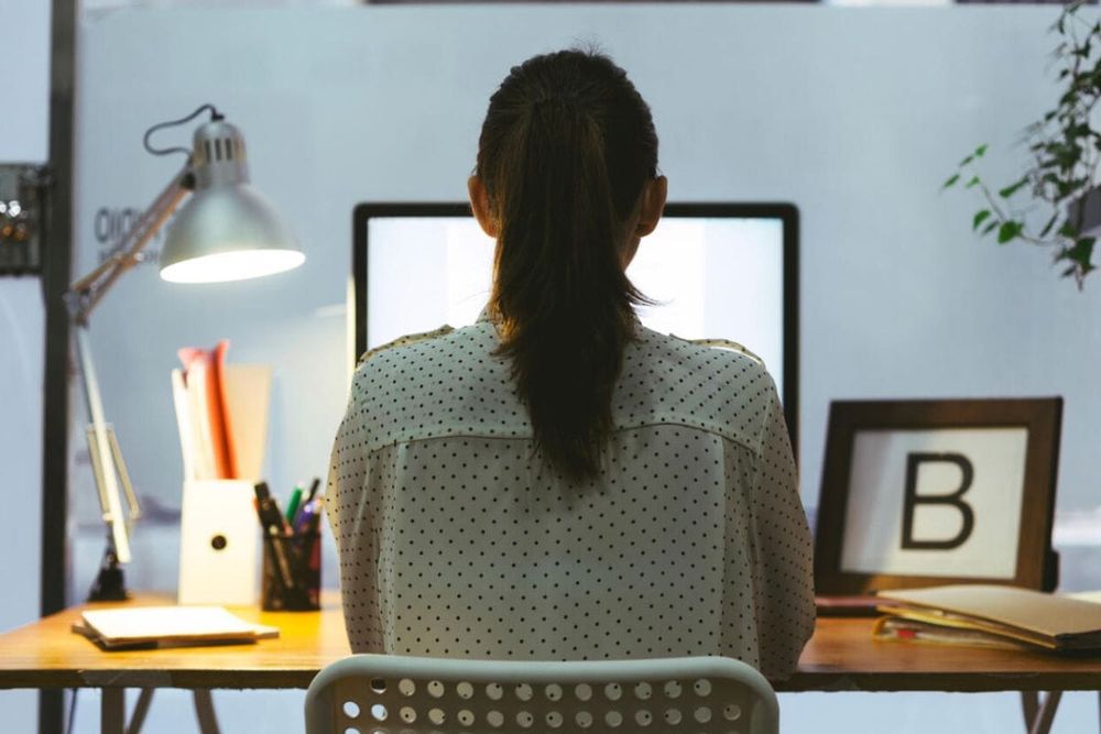 UAE Employees Feel Pressured to Work After Hours: Balancing Legal Rights and Workplace Demands