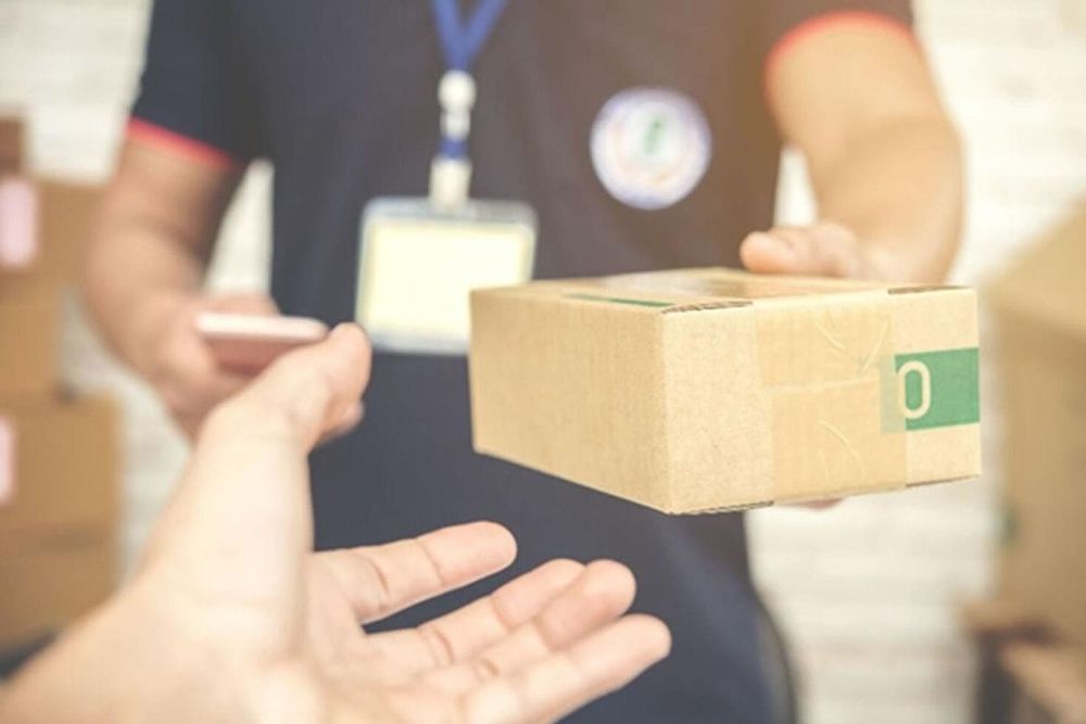 UAE Traffic Congestion Drives Surge in Demand for Local Deliveries, Courier Firms Report