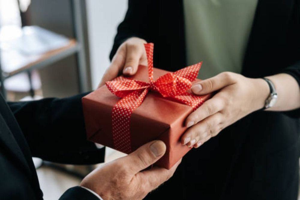 E-commerce and Gifting Markets in MENA Soar in 2024, UAE and Saudi Arabia Lead Growth