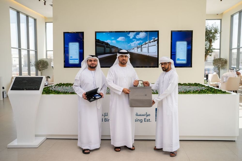 MBRHE Begins Handing Over Villas Under Al Khawaneej 1050 Housing Project