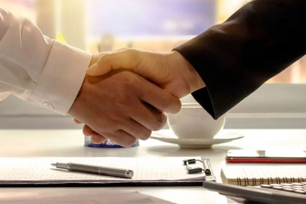 Switching from Freelance Visa to Company License in Dubai: When and How