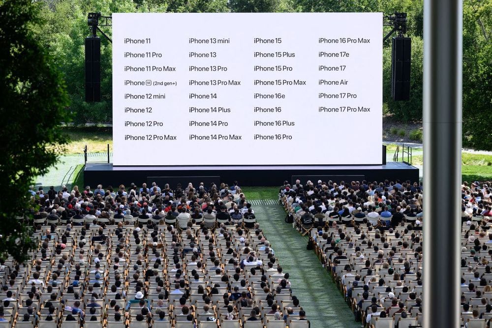 Apple Launches AI-Powered Siri With Enhanced Voice Recognition and Standalone App