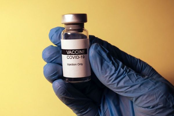 MOHAP provides COVID-19 vaccine to citizens, residents as elderly people get priority