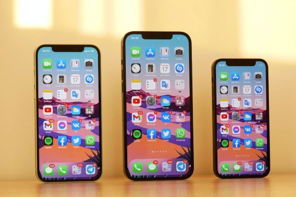 Apple tops global smartphone sales