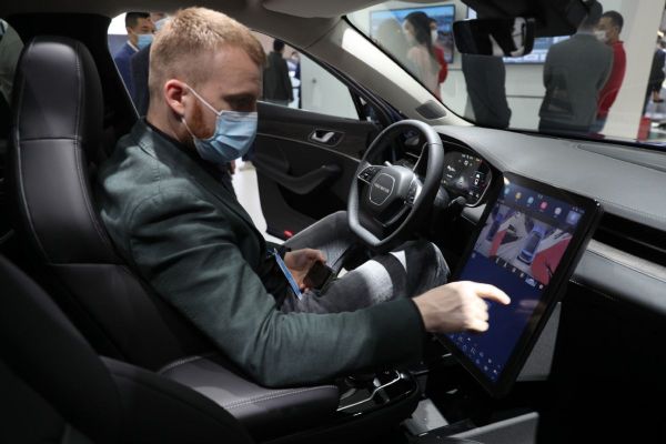 Huawei aims to offer driverless vehicle solutions in 2025