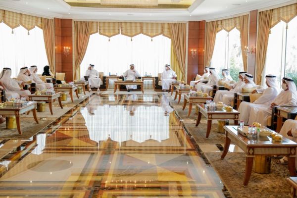 Hamdan bin Moh'd issues directives to reduce govt. procedures for doing business by 30%