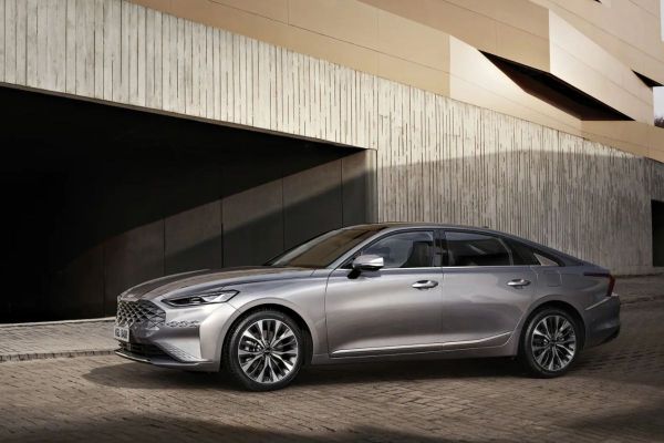 Kia introduces the futuristic K8