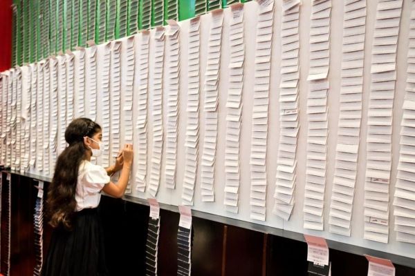 Dubai sets world record with ‘We love UAE’ greeting card collection