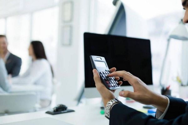 UAE salaries to rise by 10% in 2022: Survey