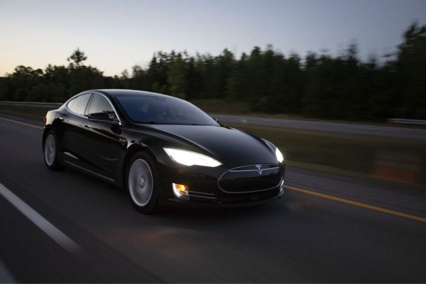 Tesla delivers record-breaking 308,600 cars in Q4, 2021