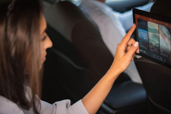 New interactive screen in Dubai taxis to offer passengers entertaining content