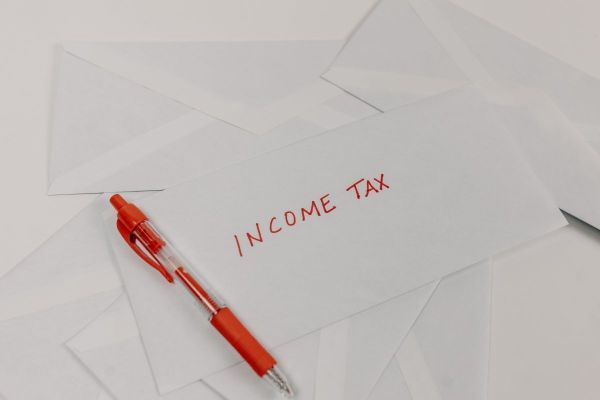UAE Will Not Introduce Income Tax for the Time Being