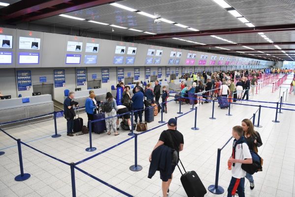 IATA forecasts boost in traveler numbers in 2024