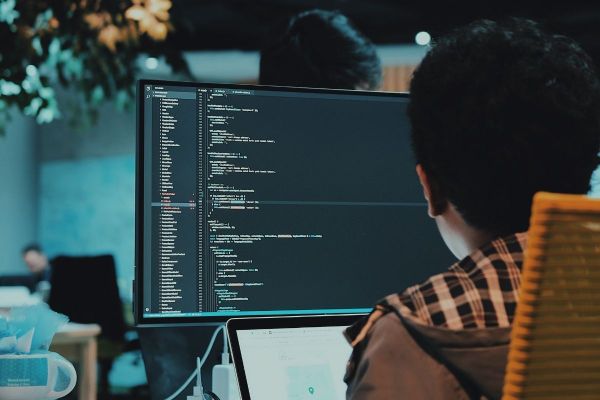 'Startup guide for coders' in the UAE by Dash Venture Labs