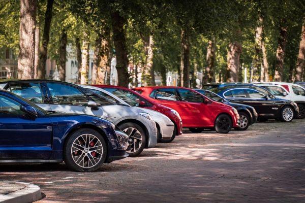 Dubai: Pay public parking fees via WhatsApp