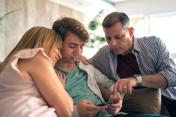 Instagram announces new tools  for Parents and Teens in VR